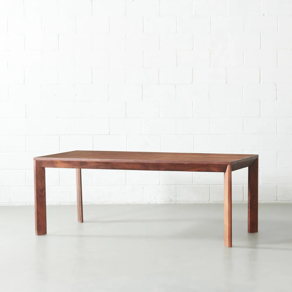 ANTONELLA - Acacia Dining Table