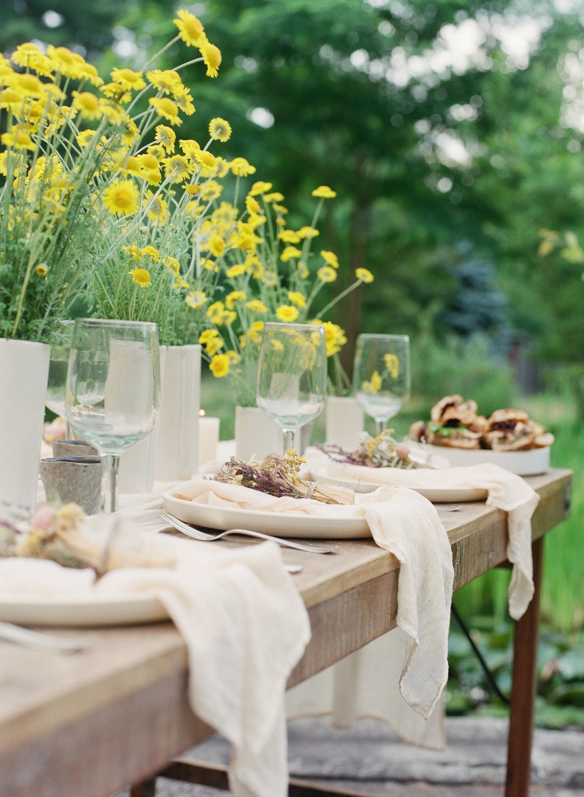 NATURAL TABLES, Nature-Inspired Tablescapes for Memorable Gatherings