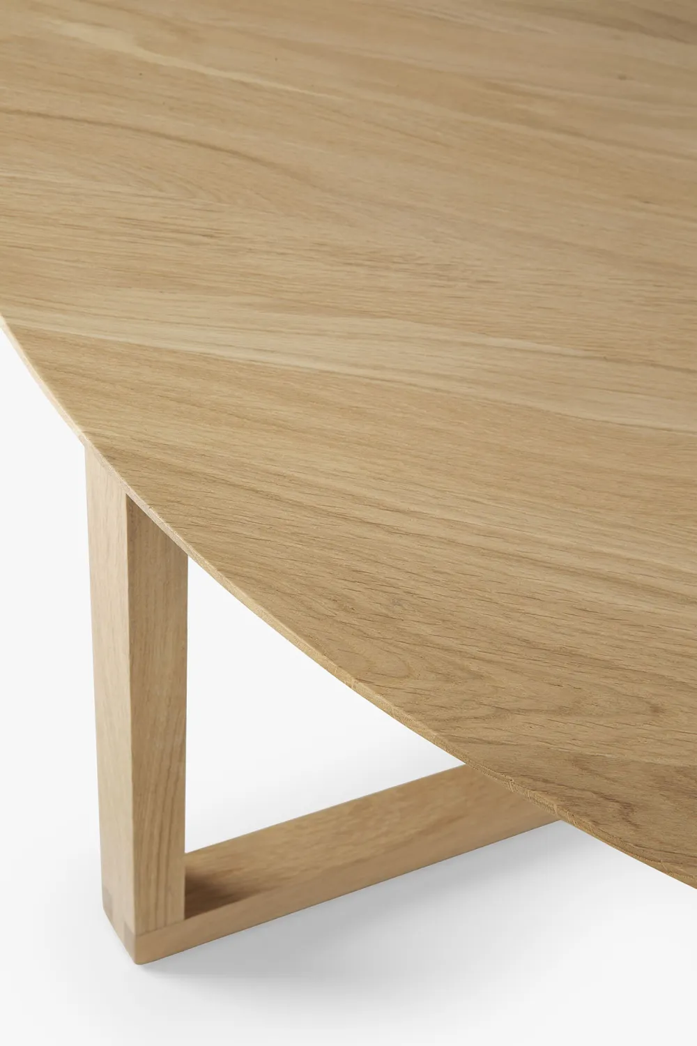 Oak Modern Coffee Table | Ethnicraft Tripod