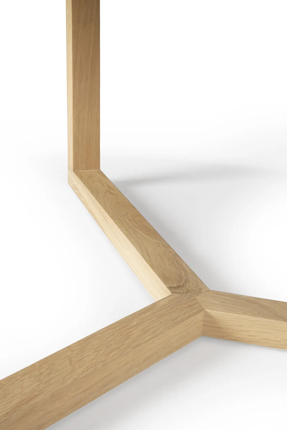 Oak Modern Coffee Table | Ethnicraft Tripod